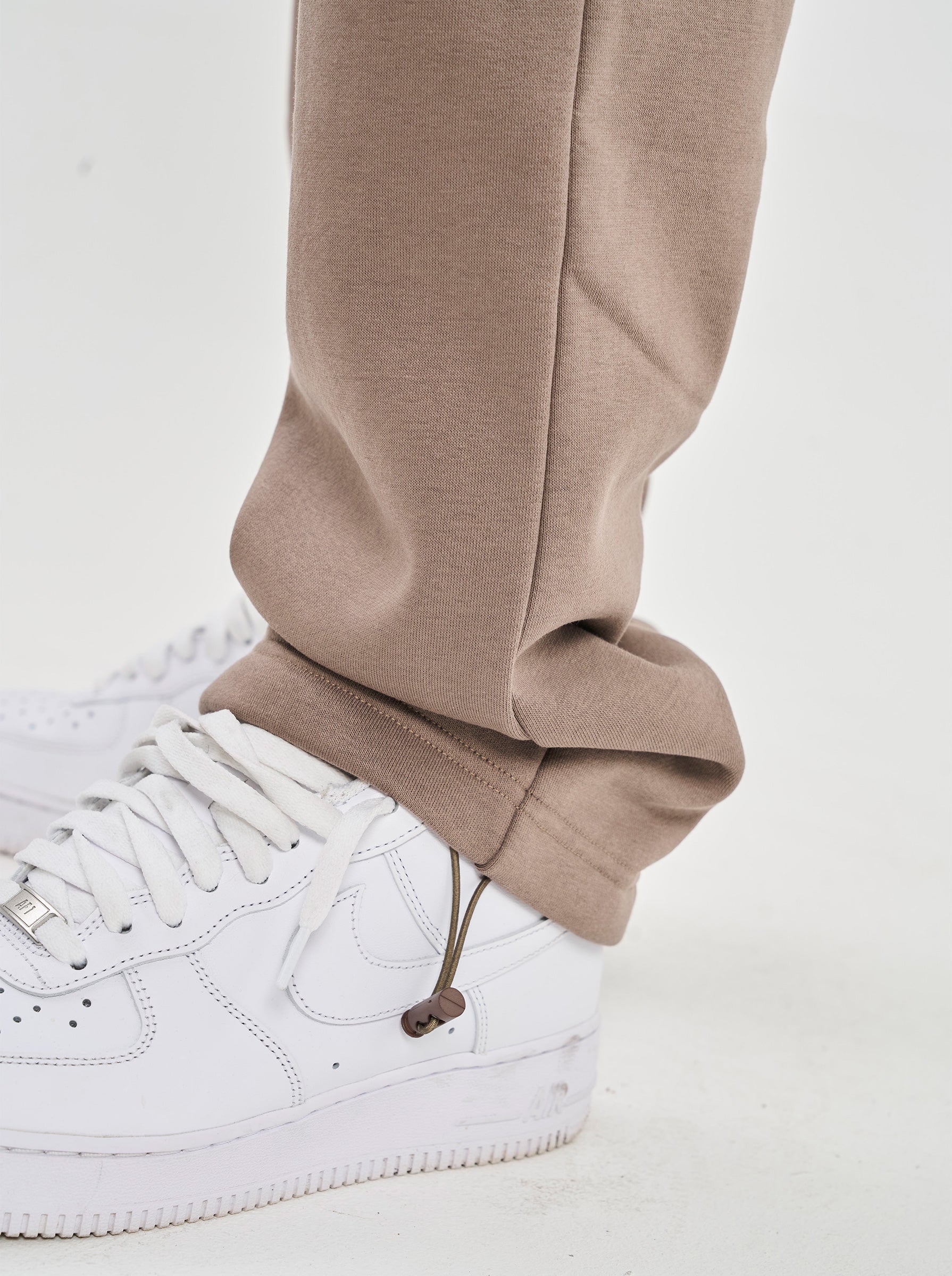 CHIC NOIR JOGGER - GREIGE