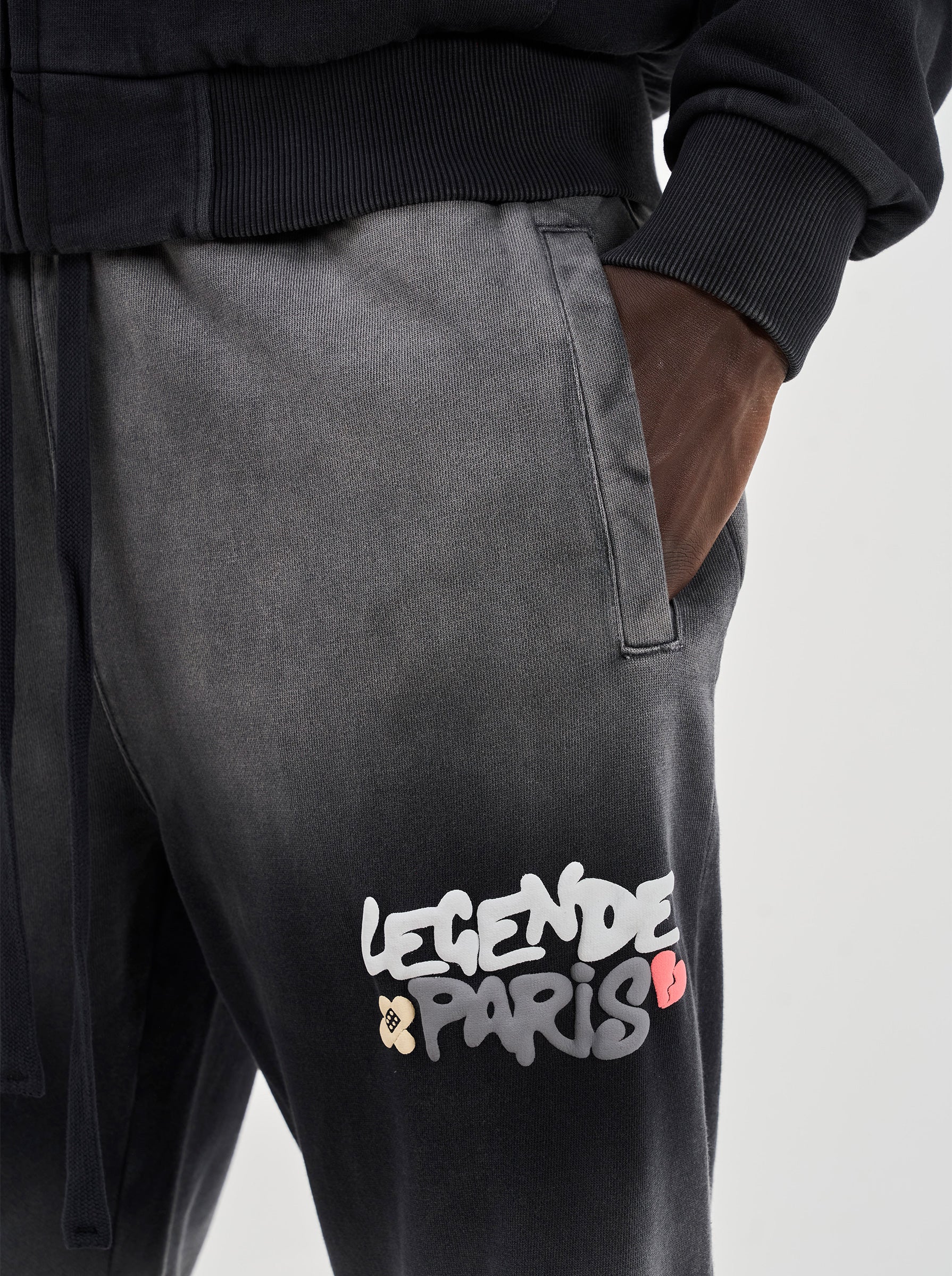 REALER THAN MOST JOGGER - BLACK